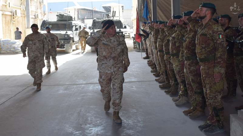 Gen. Poli passa in rassegna il personale inquadrato