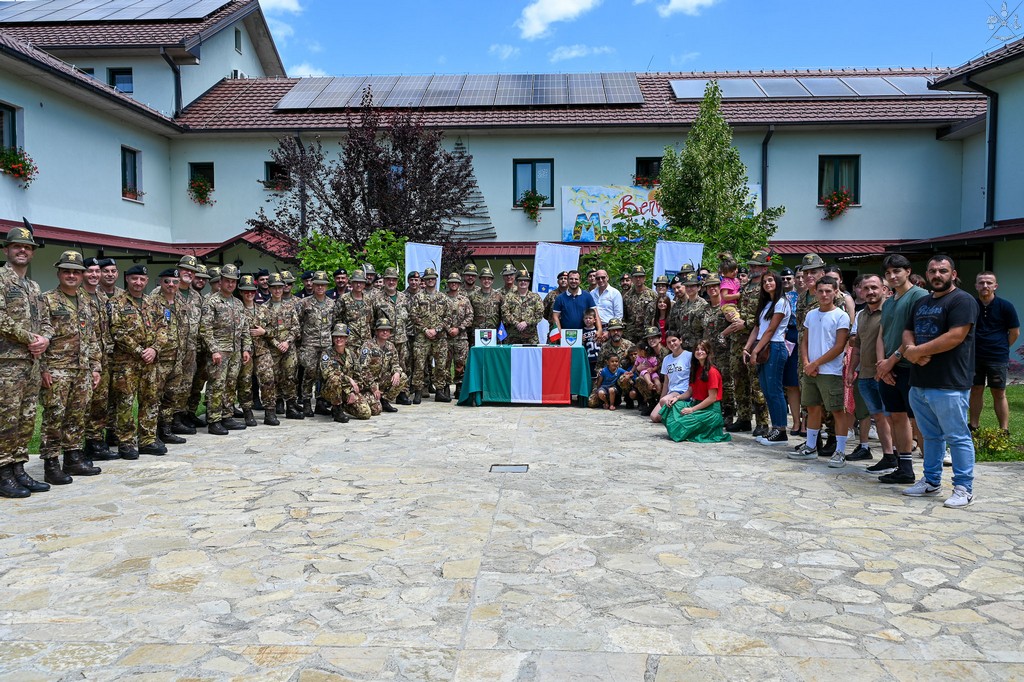 Il contingente Italiano di KFOR dona un impianto fotovoltaico alla struttura di accoglienza nel comune di Klina