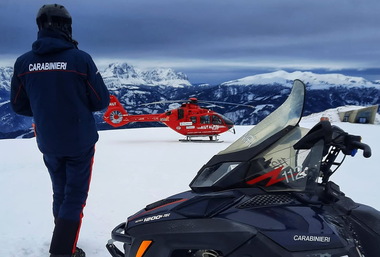 Malore in pista in Val Gardena, turista salvato dai Carabinieri Malore in pista in Val Gardena, turista salvato dai Carabinieri