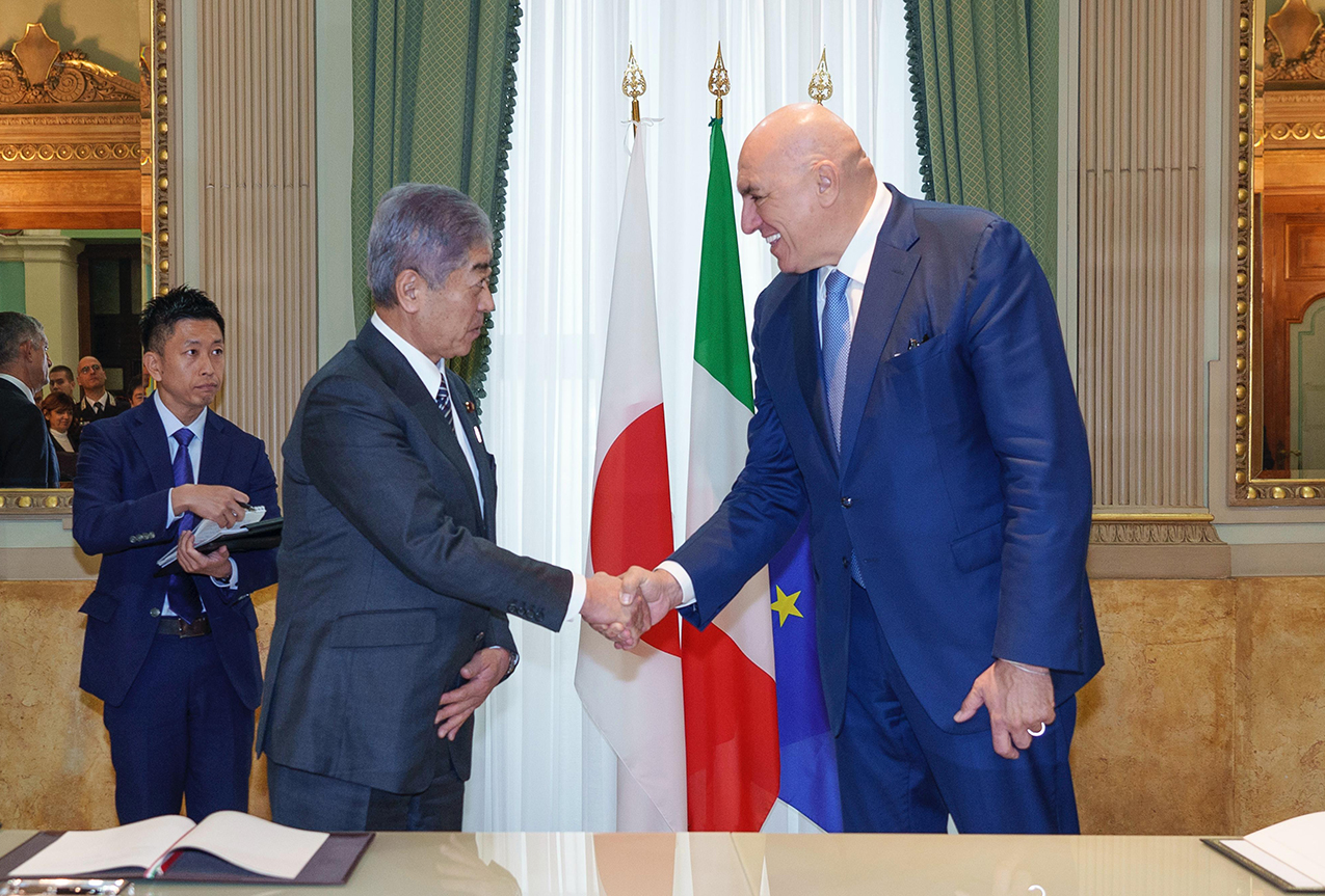Il Ministro Crosetto firma accordo ACSA con il Ministro degli Esteri giapponese Il Ministro Crosetto firma accordo ACSA con il Ministro degli Esteri giapponese