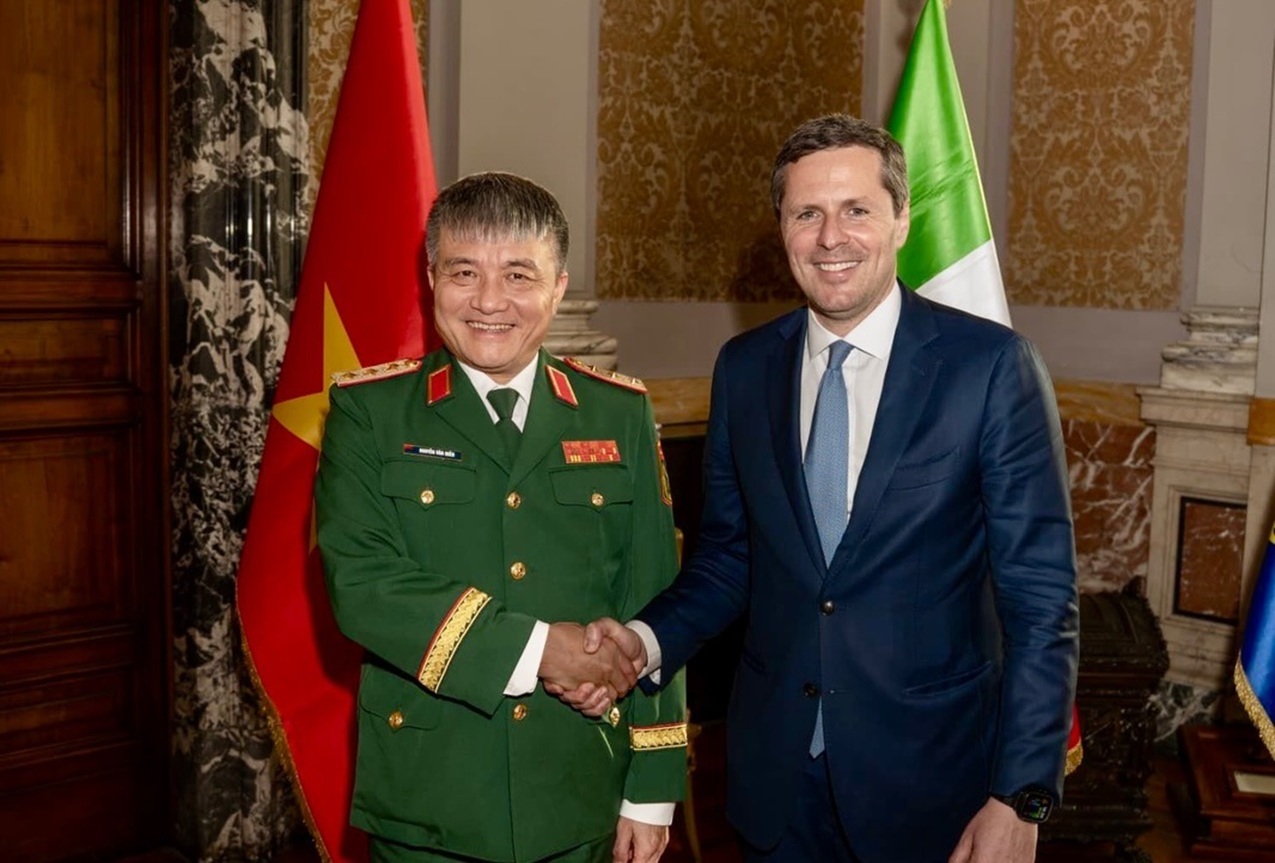 Il Sottosegretario Perego incontra il Vice Ministro della Difesa del Vietnam, Generale Nguyen Van Hien