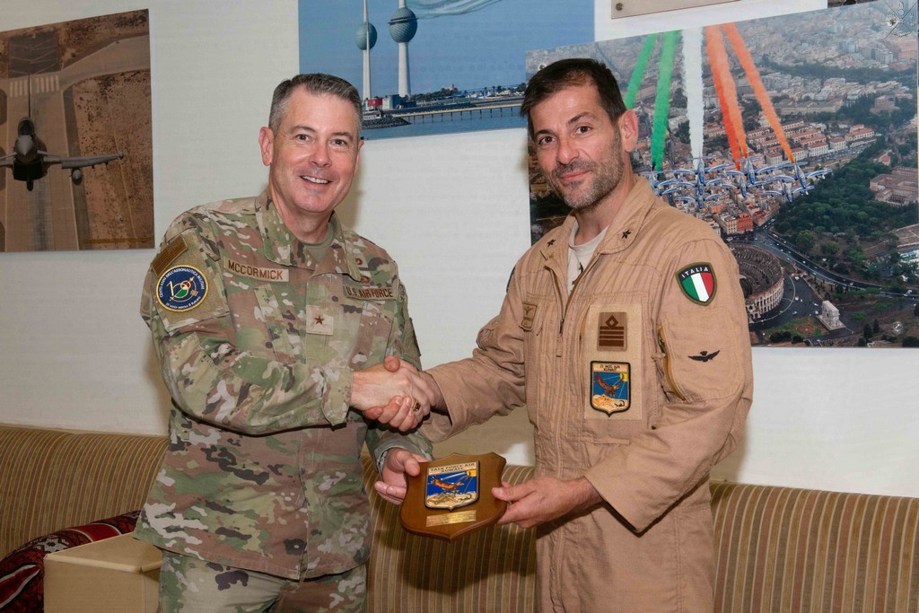 Kuwait, visita del Deputy Commander NATO Mission Iraq al contingente Italiano