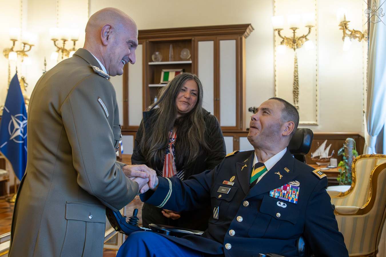 Difesa: conferimento della Decorazione d’Onore Interforze dello Stato Maggiore della Difesa al Capitano dell’Esercito degli Stati Uniti Luis Avila