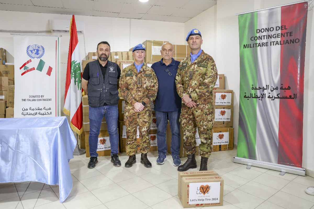 Libano: Caschi Blu consegnano materiale sanitario a Croce Rossa Libanese e a Unità di Crisi di Tiro