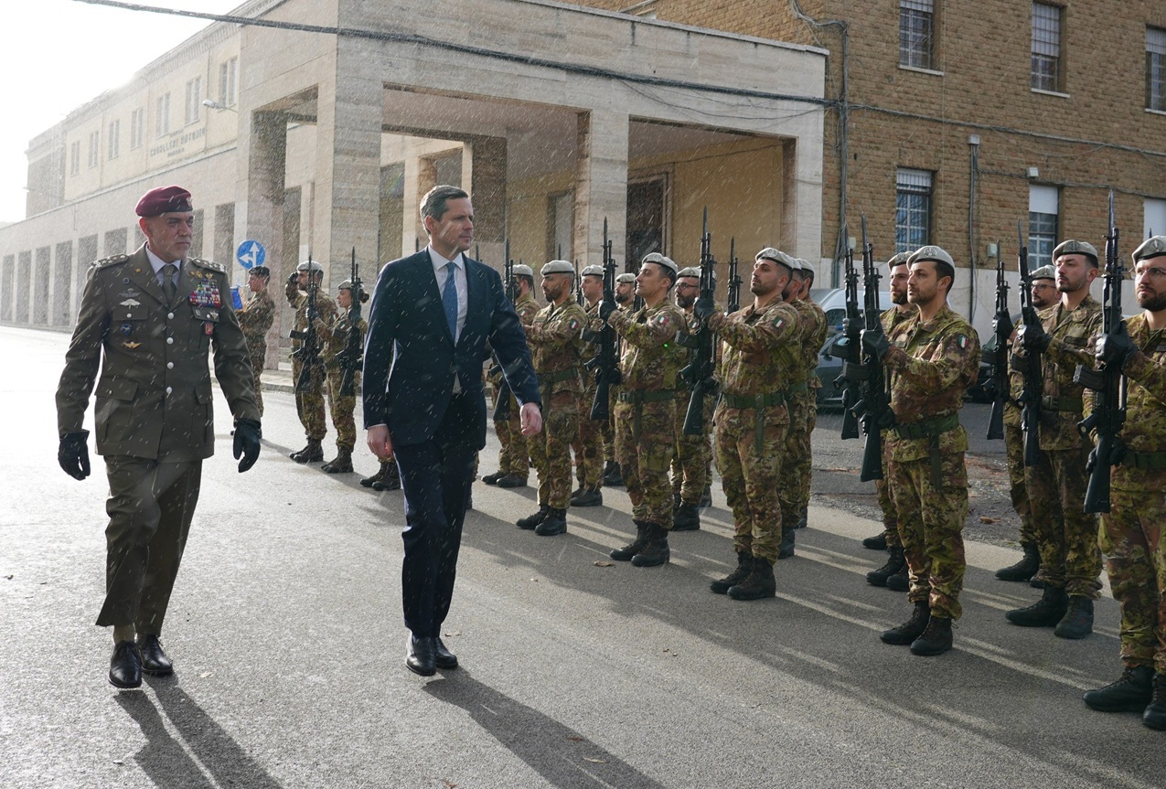 Il Sottosegretario Perego in visita al 9° Reggimento Sicurezza Cibernetica “Rombo” dell’Esercito