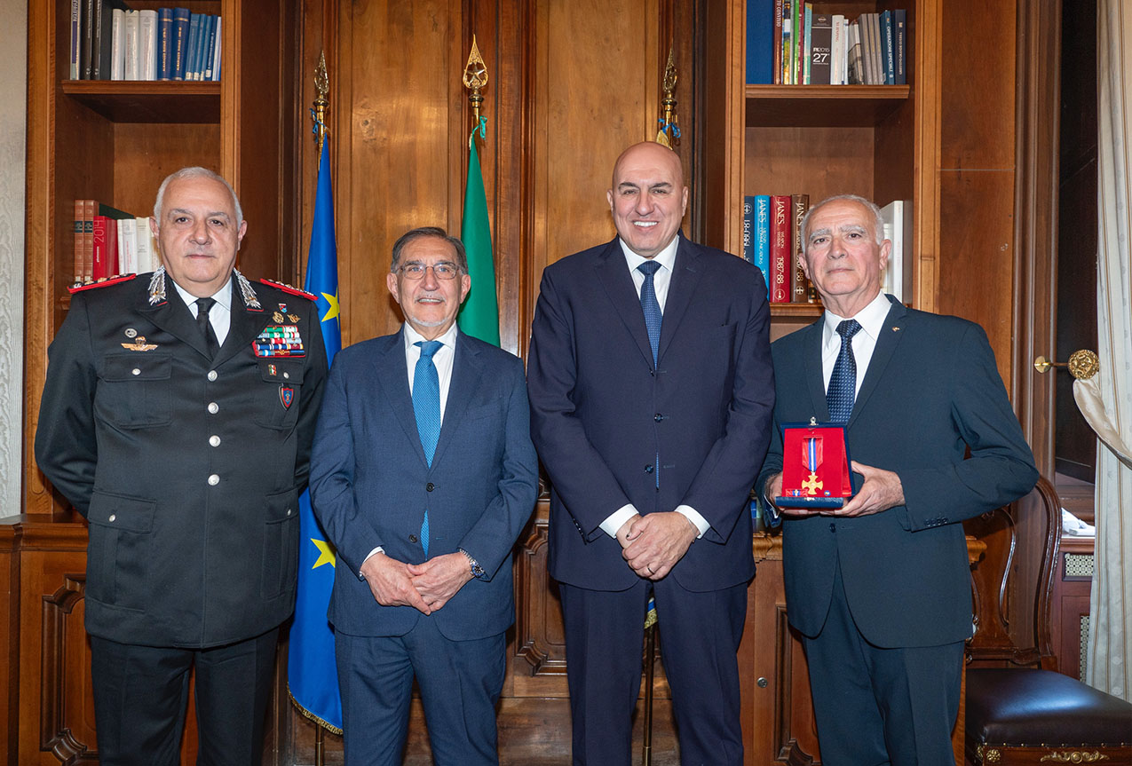 Croce d'Oro al merito dell'Arma dei Carabinieri al Generale Del Sette Croce d'Oro al merito dell'Arma dei Carabinieri al Generale Del Sette