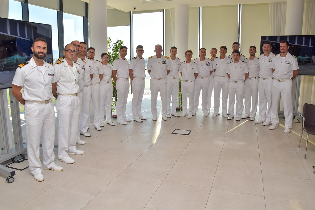 Giovani ufficiali del Genio della Marina in visita a NAVARM