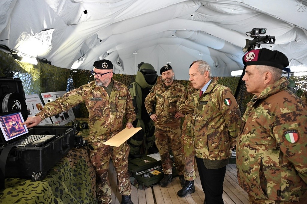 Ambasciatore d'Italia in Ungheria visita il contingente italiano
