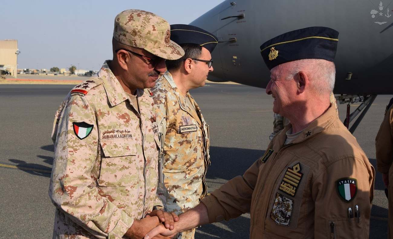 Kuwait: il Capo di Stato Maggiore dell’Aeronautica Militare visita il contingente italiano