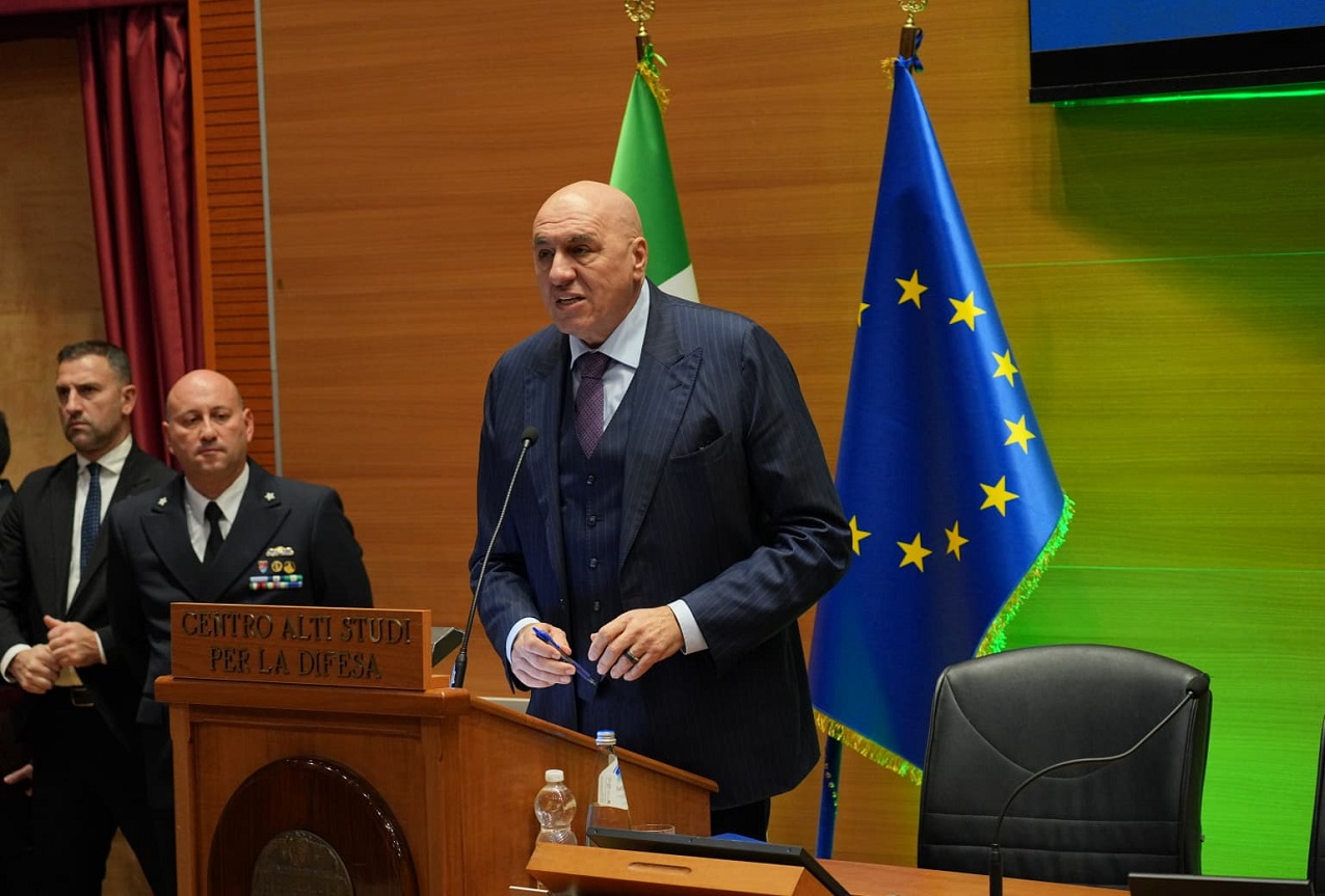 Il Ministro Crosetto con l’omologa francese Catherine Vautrin