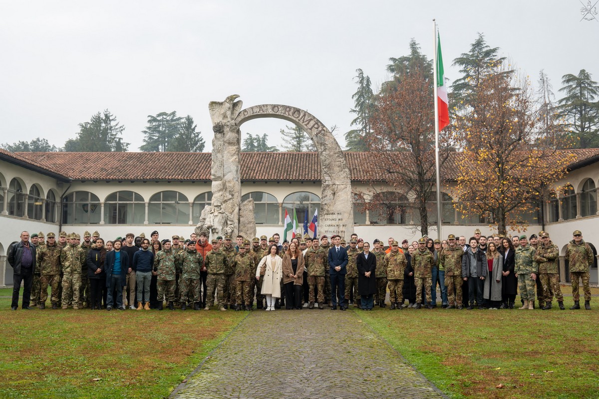 Un nuovo metodo per addestrare militari e personale universitario in una esercitazione giocata a più livelli Un nuovo metodo per addestrare militari e personale universitario in una esercitazione giocata a più livelli