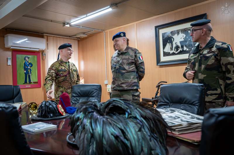 Kosovo: L’ammiraglio Roux de Luze Visita RC-W