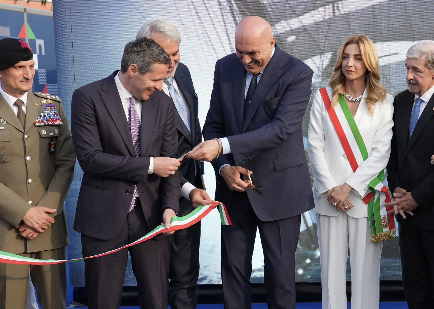 GIORNATA DELLA MARINA: FORZA ARMATA PILASTRO DI SICUREZZA, PRESTIGIO E PROIEZIONE GLOBALE DELL’ITALIA GIORNATA DELLA MARINA: FORZA ARMATA PILASTRO DI SICUREZZA, PRESTIGIO E PROIEZIONE GLOBALE DELL’ITALIA