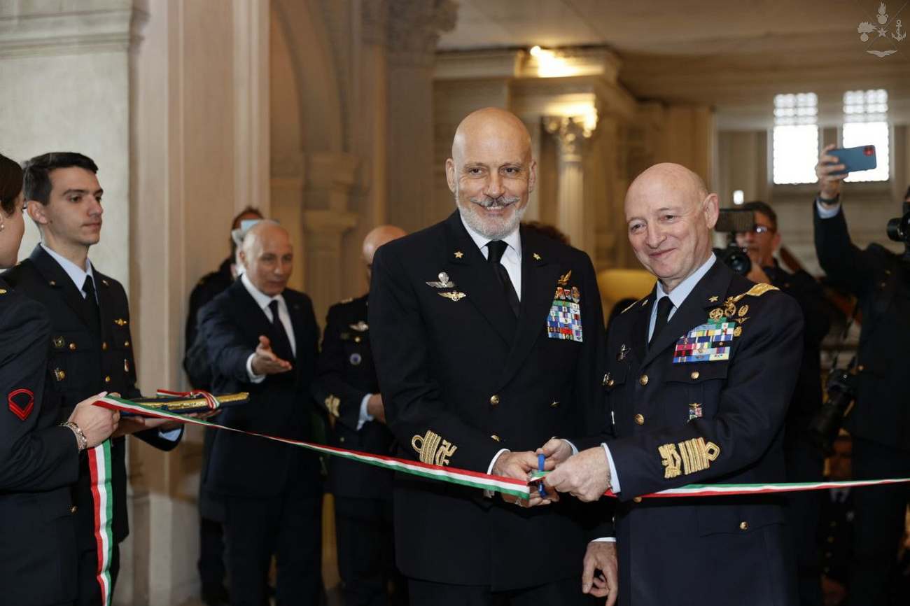 Inaugurazione della mostra per i “Cento anni dell’Aeronautica Militare” presso il Sacrario delle Bandiere all’Altare della Patria