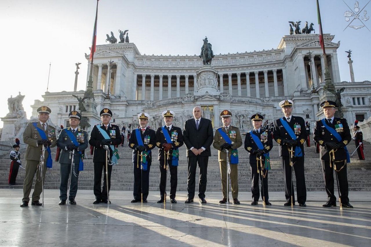 Altare della Patria: il Ministro Crosetto rende omaggio ai Caduti