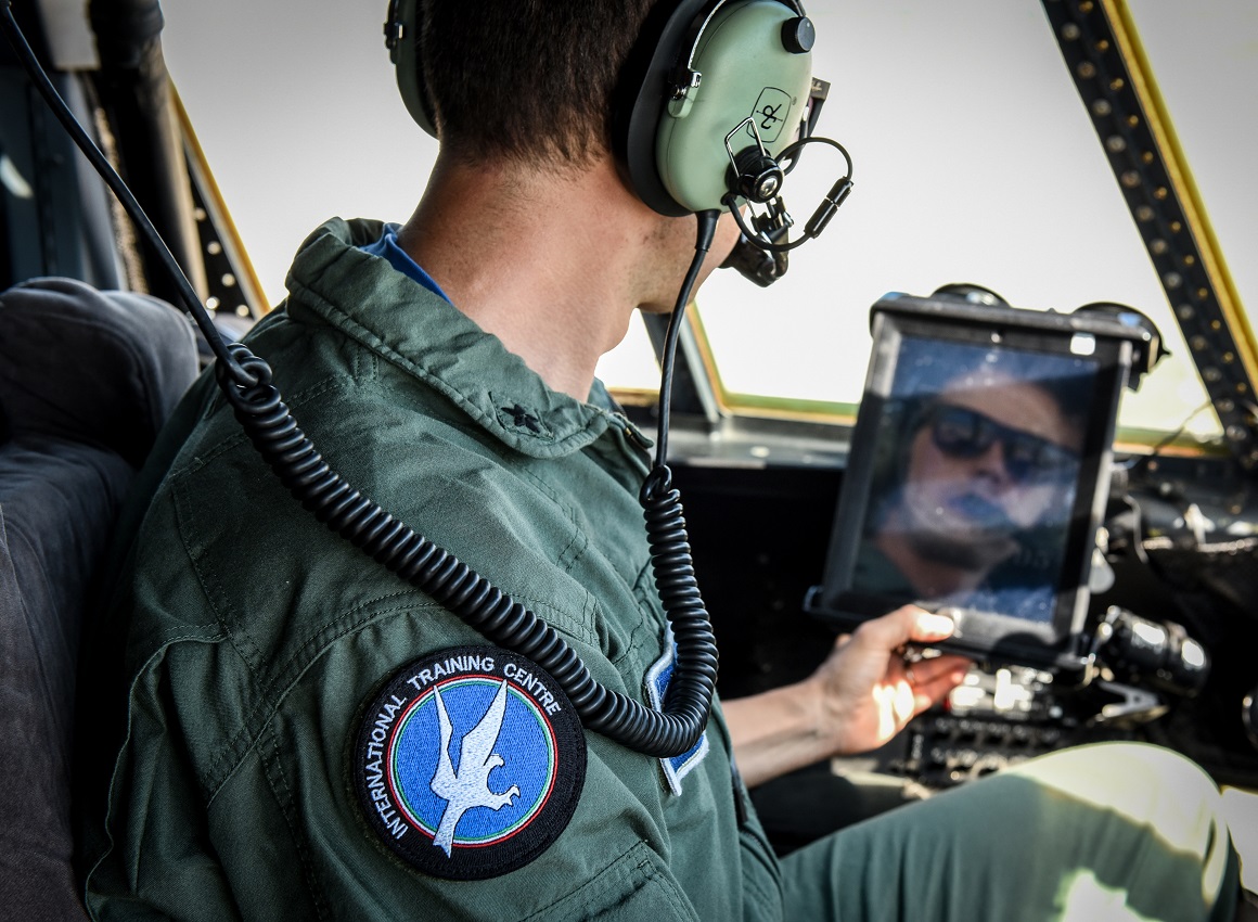 Aeronautica: addestramento all’avanguardia all’ITC Aeronautica: addestramento all’avanguardia all’ITC