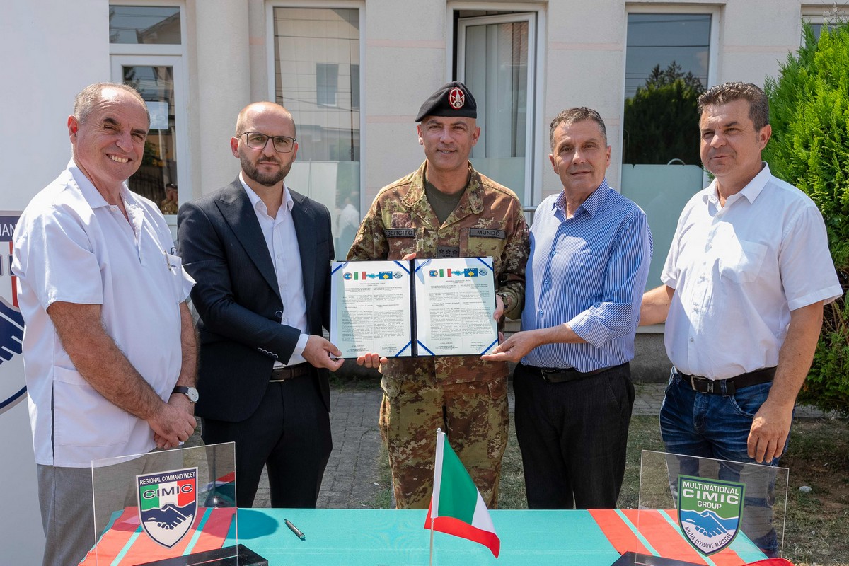 KFOR dona un impianto fotovoltaico al centro di medicina di Junik