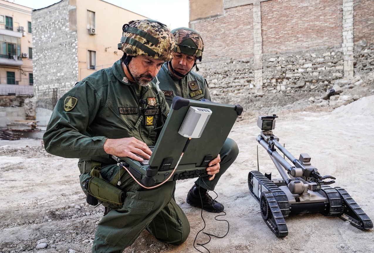 Esercito: Gli artificieri disinnescano una bomba della Seconda Guerra Mondiale a Foggia