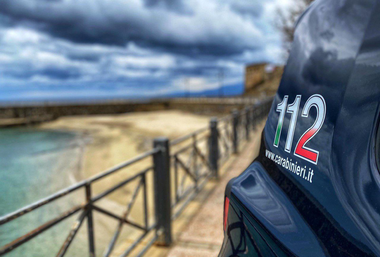 Maresciallo dell'Arma dei Carabinieri salva un uomo in mare