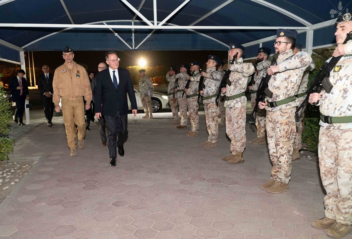Kuwait il vice ministro degli affari esteri e della cooperazione internazionale visita la base aerea di Ali Al Salem Kuwait il vice ministro degli affari esteri e della cooperazione internazionale visita la base aerea di Ali Al Salem