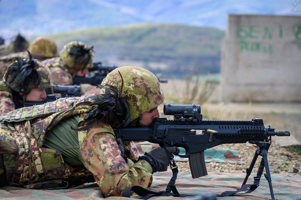 Missione Kosovo: addestramento al tiro per il contingente italiano di RCW