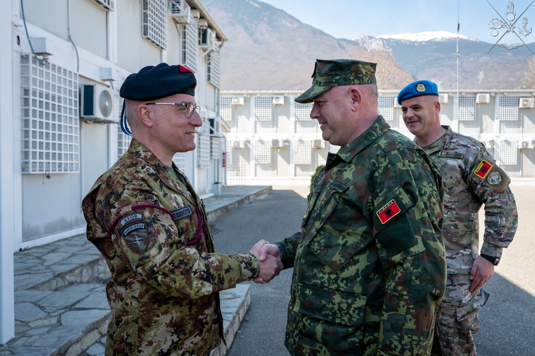 Kosovo: il Capo dello Stato Maggiore dell’Esercito albanese visita il RC-W di KFOR