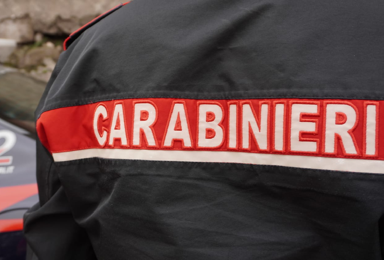 Carabinieri salvano un uomo in procinto di suicidarsi