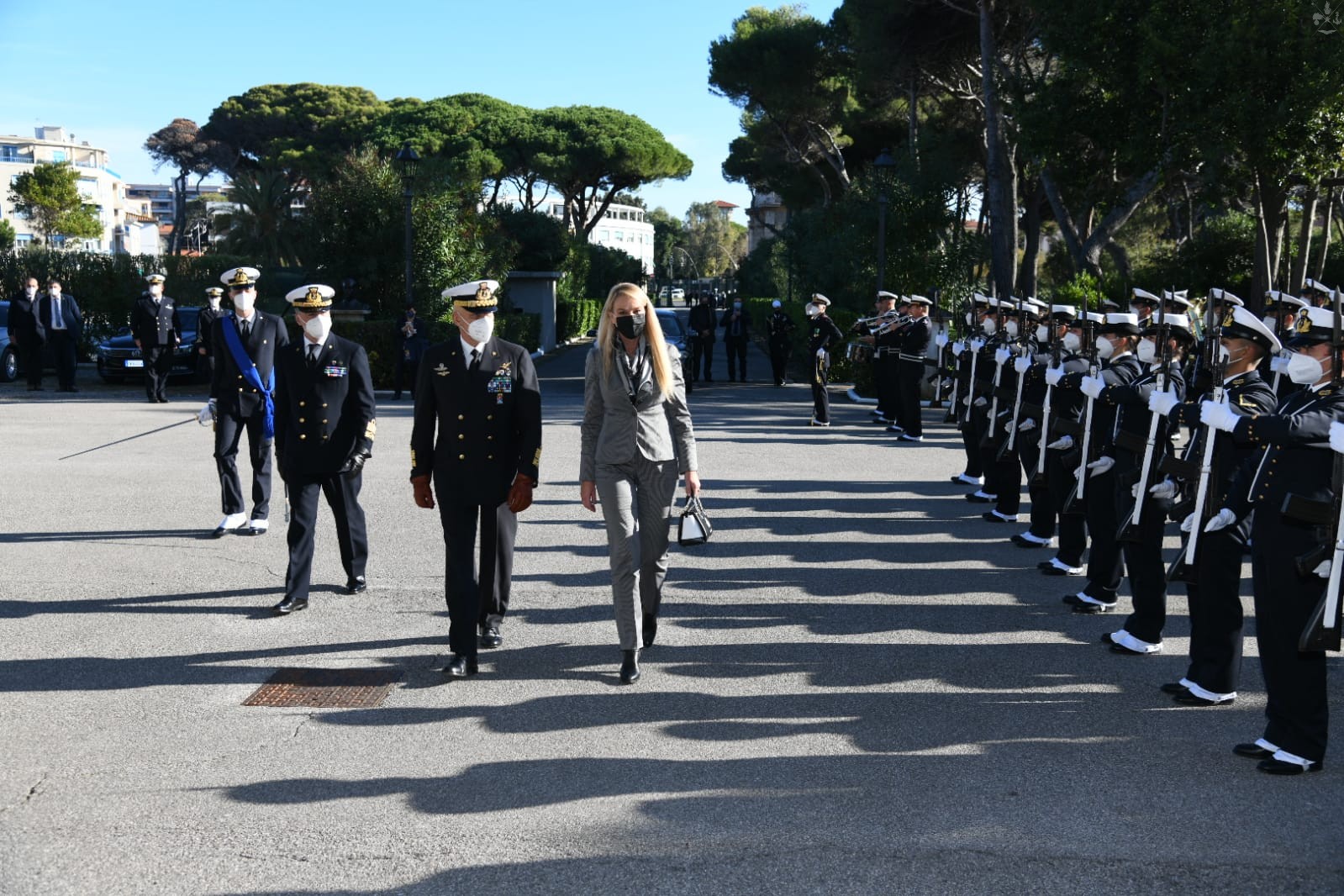 Il Sottosegretario di Stato alla Difesa Stefania Pucciarelli ed il Capo di Stato Maggiore della Difesa Ammiraglio Giuseppe Cavo Dragone