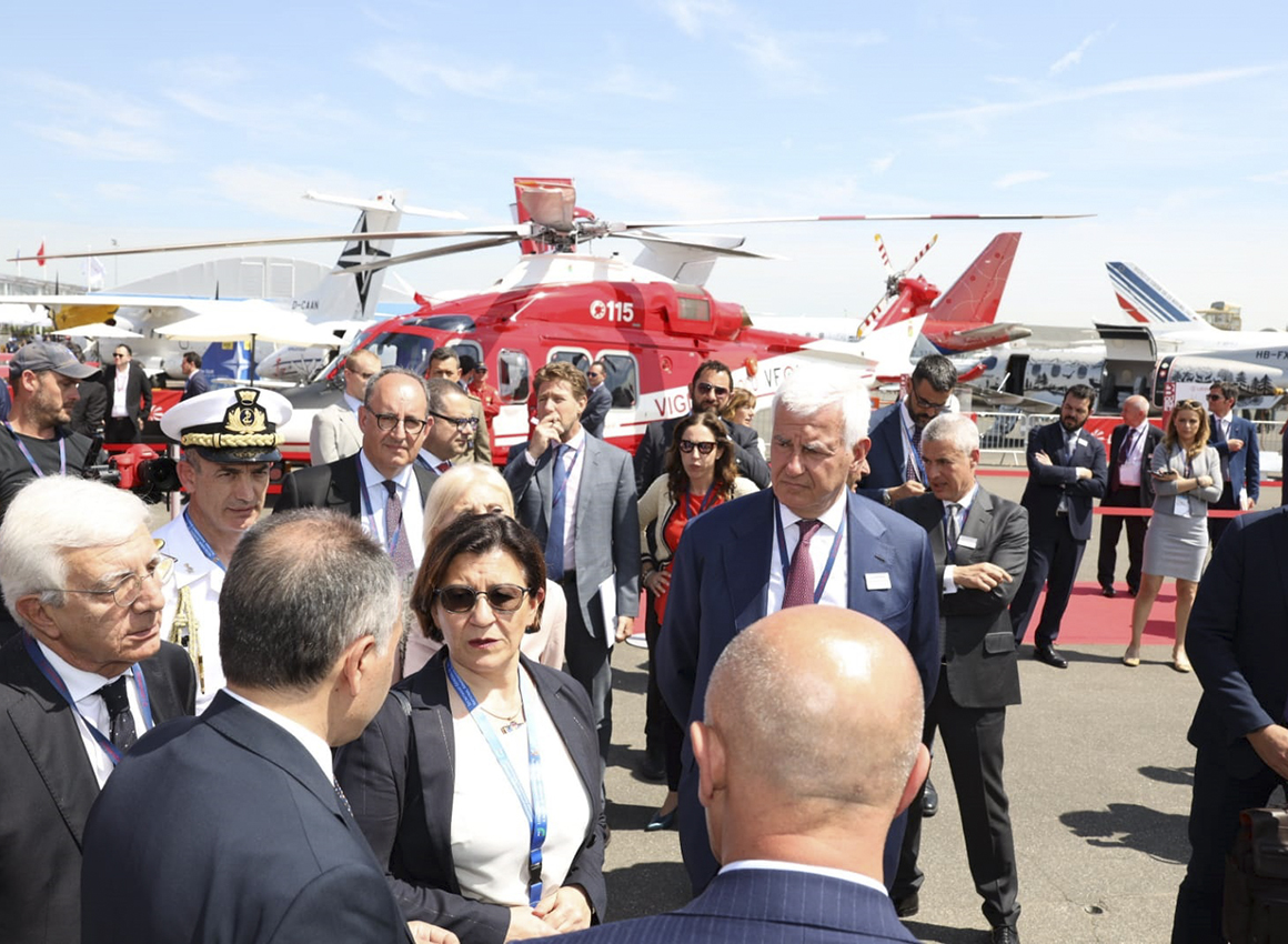 Le Bourget: il Ministro Trenta a Parigi per il salone aerospaziale Le Bourget: il Ministro Trenta a Parigi per il salone aerospaziale