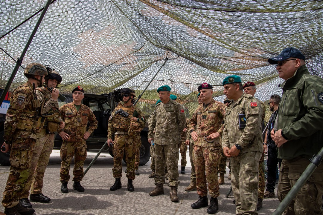 Il Generale Ciotti visita il contingente italiano in Kosovo in occasione dell’esercitazione “GOLDEN SABRE”