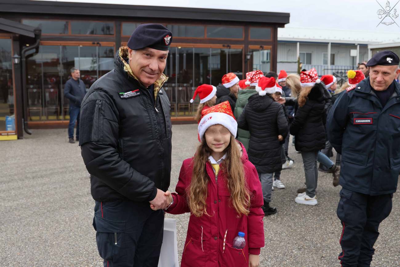 Kosovo, i bambini della scuola elementare di Prizren in visita al Reggimento MSU di KFOR