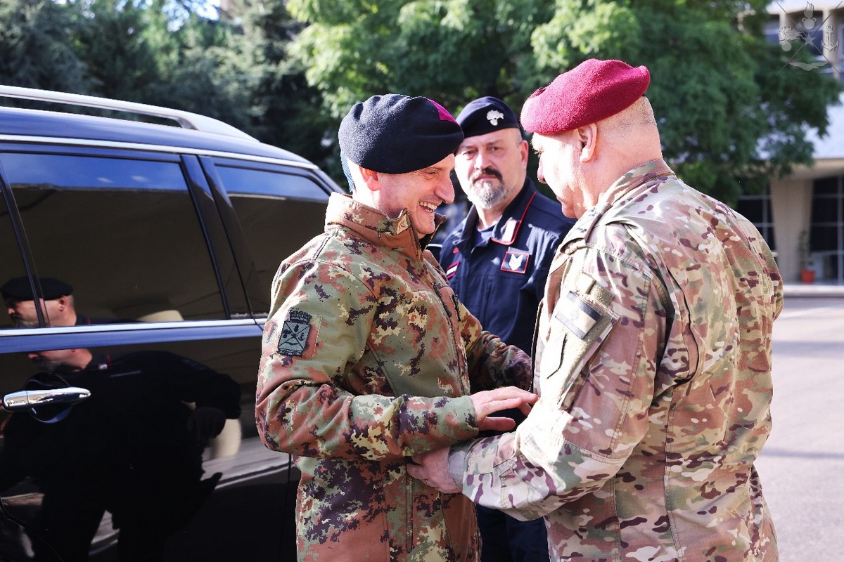 Difesa: il Capo di Stato Maggiore della Difesa in visita ai militari italiani in Libia e Libano in occasione delle festività natalizie Difesa: il Capo di Stato Maggiore della Difesa in visita ai militari italiani in Libia e Libano in occasione delle festività natalizie