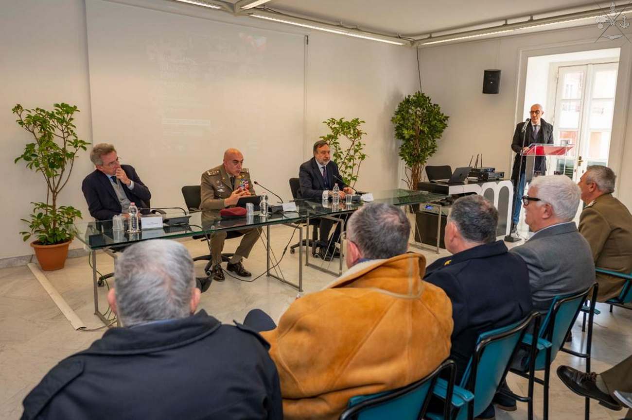Difesa: inaugurata a Palazzo Roccella la tappa partenopea della mostra