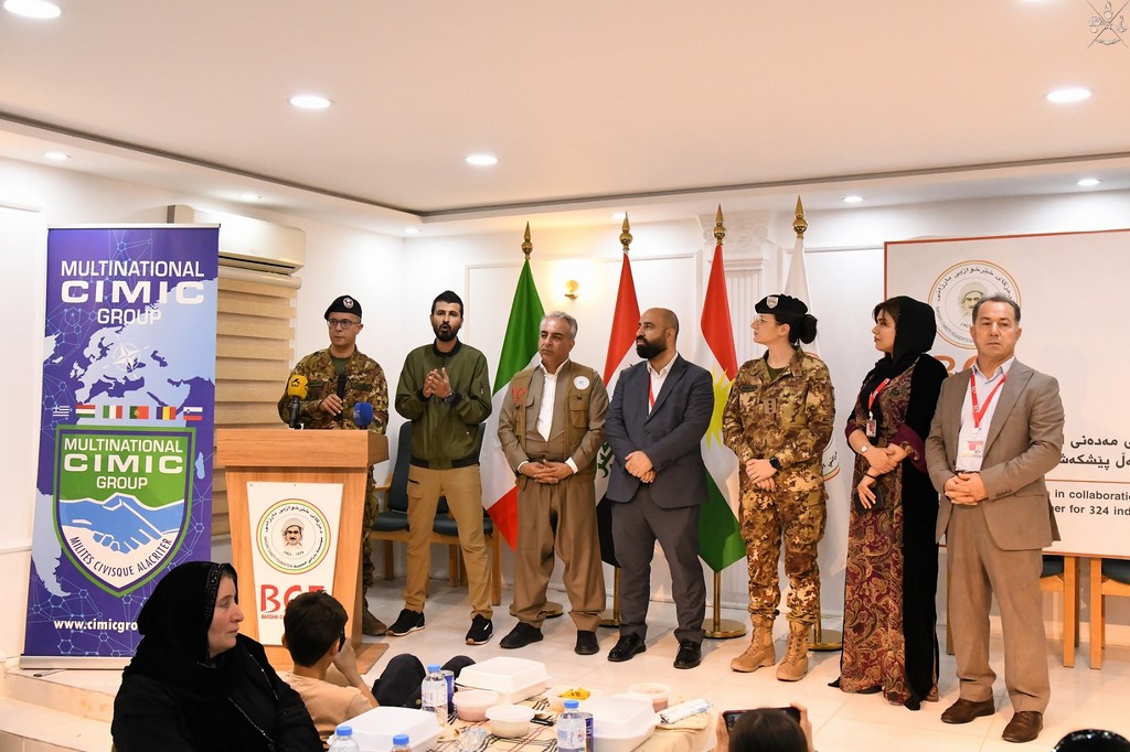 Erbil il contingente italiano dona alimenti alle famiglie curde