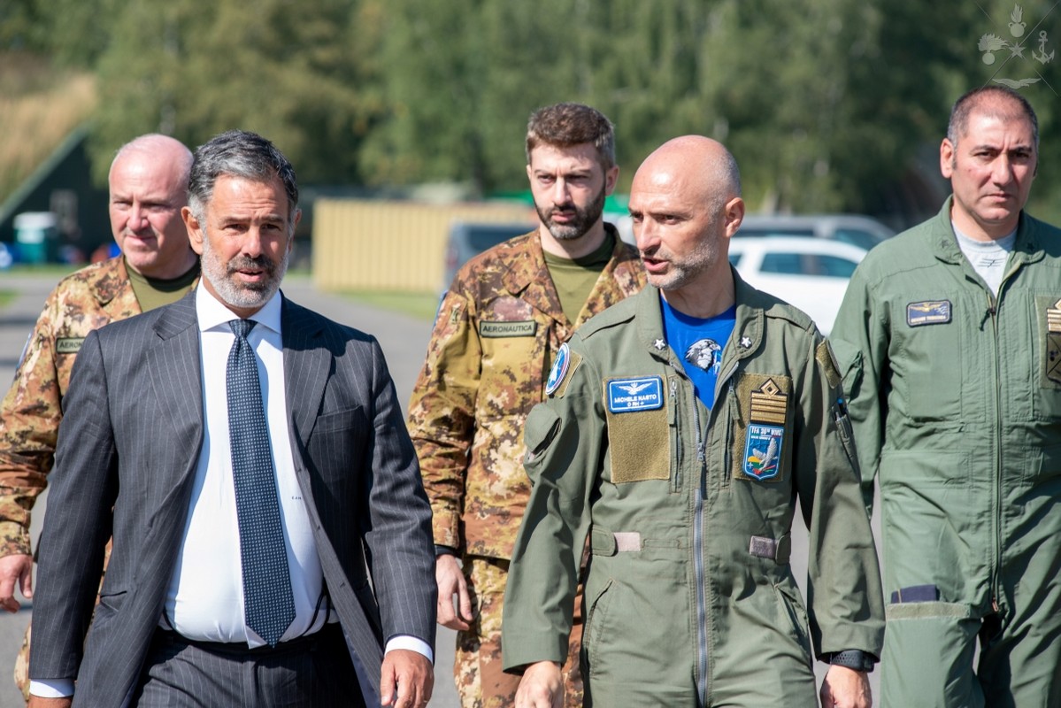 Fianco Est: visita dell’Ambasciatore d’Italia in Lituania ai militari italiani a Siauliai