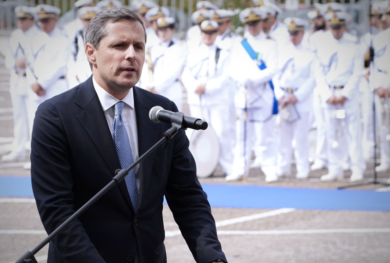 Undersecretary Perego at the ceremony for the change of leadership at the Coast Guard Corps