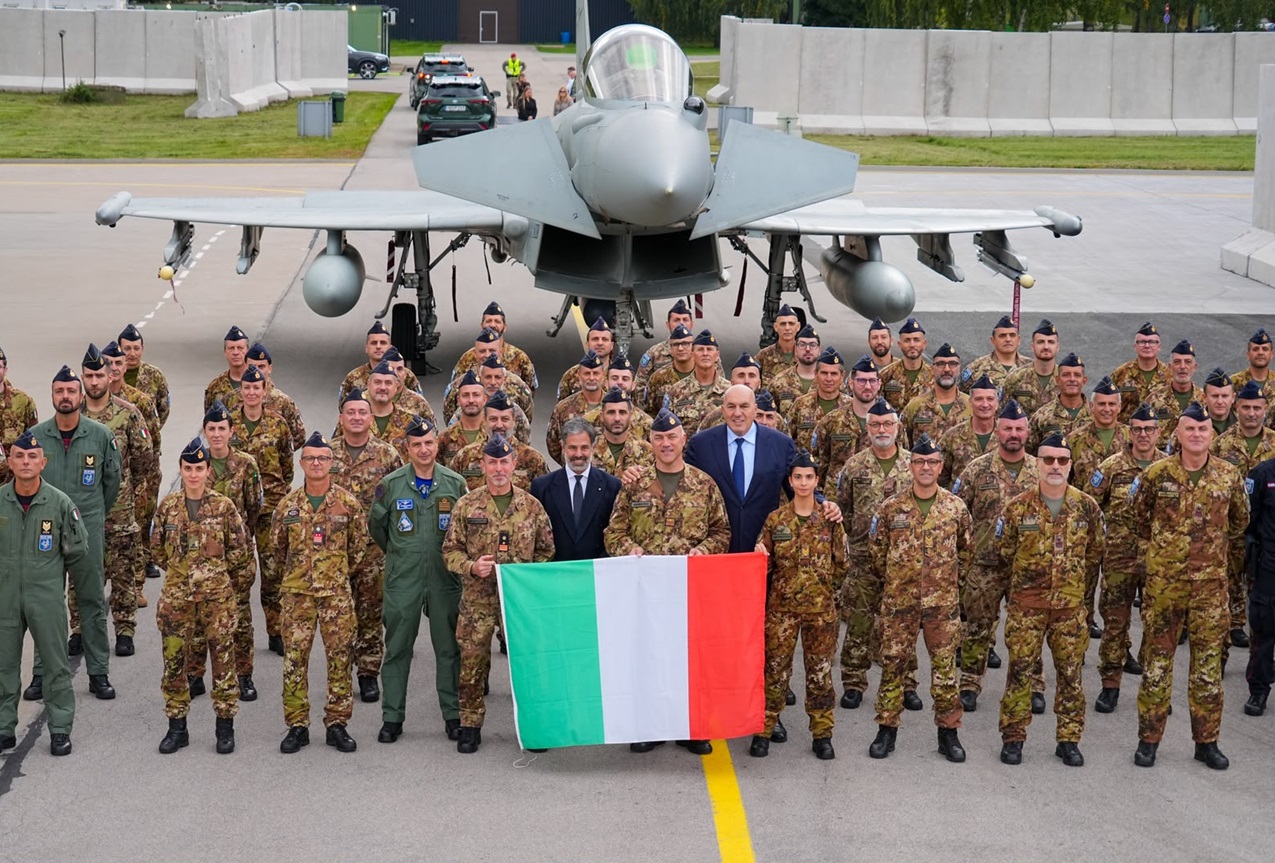 Le ministre Crosetto rencontre les militaires italiens en Lituanie