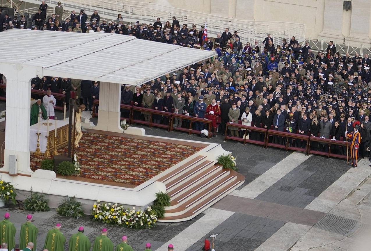 Cordoglio della Difesa per la scomparsa di Papa Francesco Cordoglio della Difesa per la scomparsa di Papa Francesco