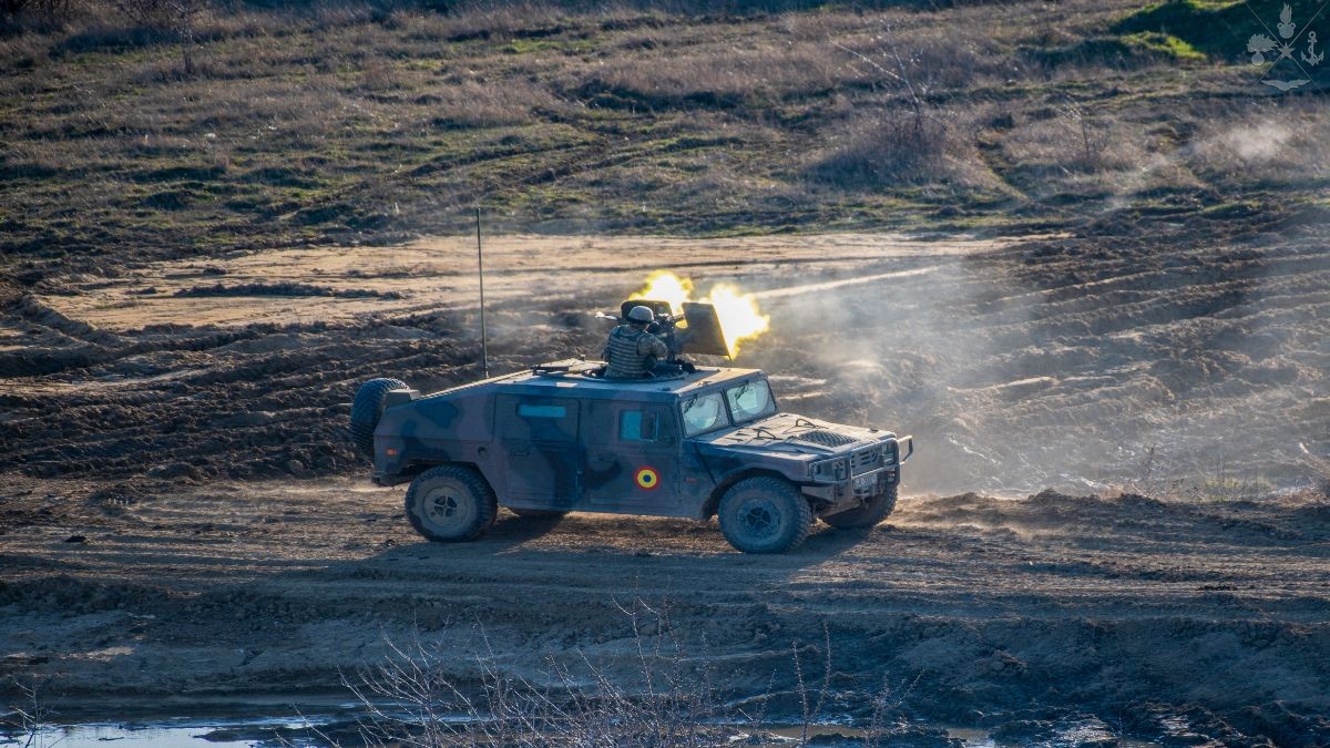 Veicolo leggero rumeno durante azione di fuoco
