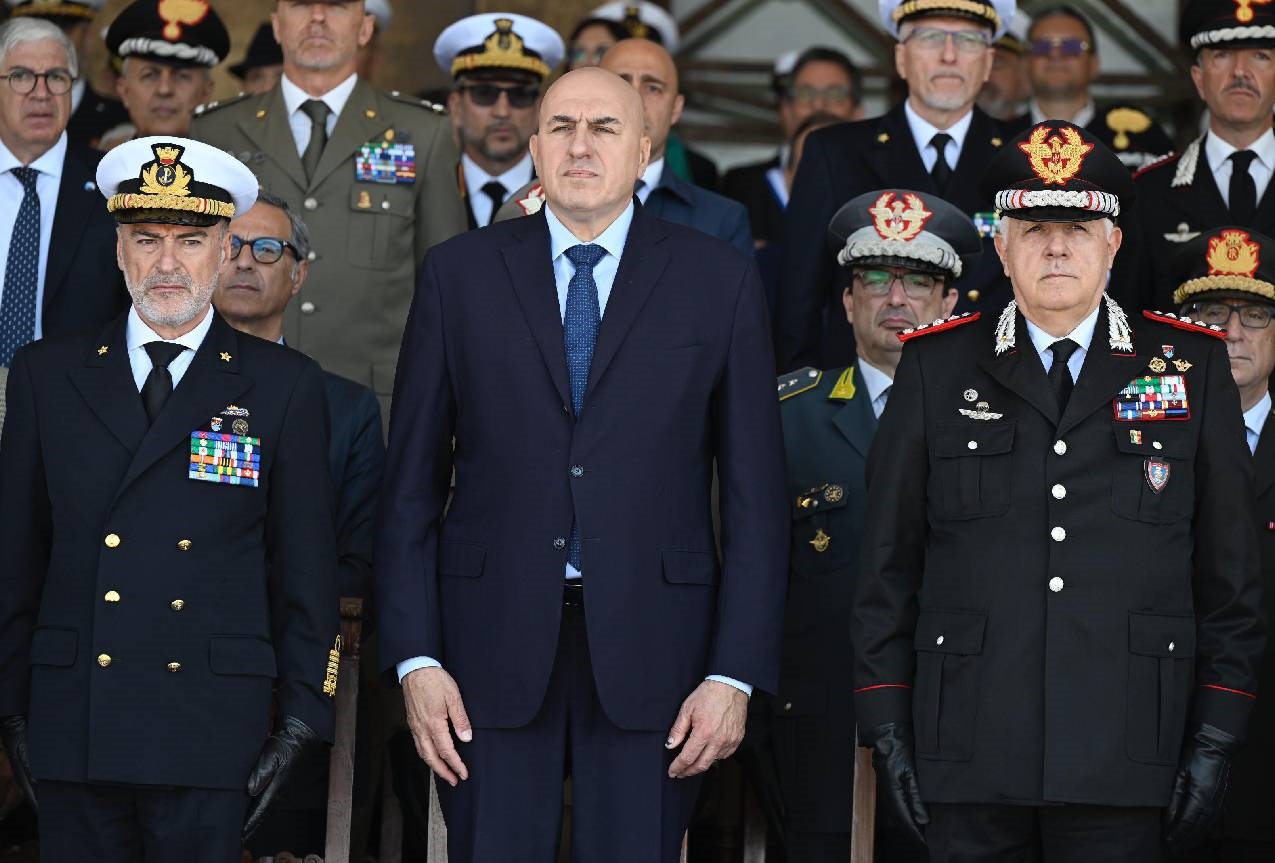 Il Ministro Crosetto al Giuramento congiunto degli allievi di Marina Militare e Carabinieri Il Ministro Crosetto al Giuramento congiunto degli allievi di Marina Militare e Carabinieri