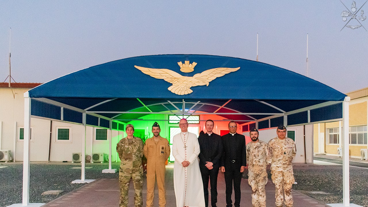 Il Nunzio Apostolico in Kuwait, Qatar e Bahrein visita il contingente nazionale