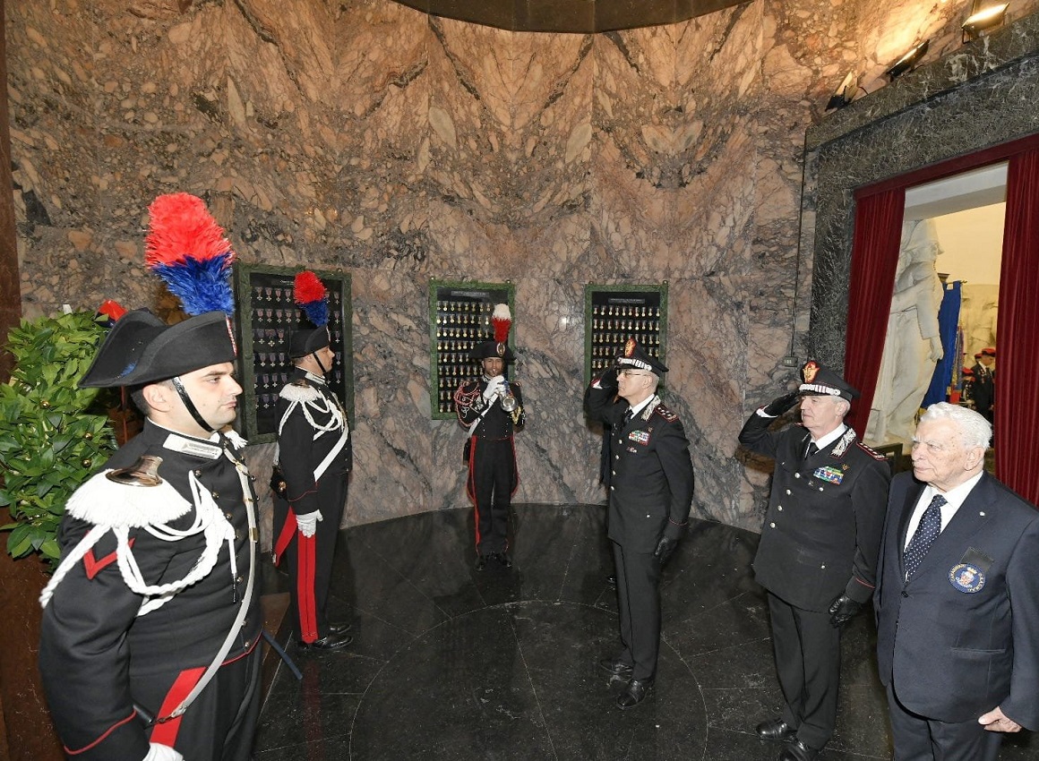 Carabinieri: l’Arma ha celebrato la Virgo Fidelis nel 70° della proclamazione Carabinieri: l’Arma ha celebrato la Virgo Fidelis nel 70° della proclamazione