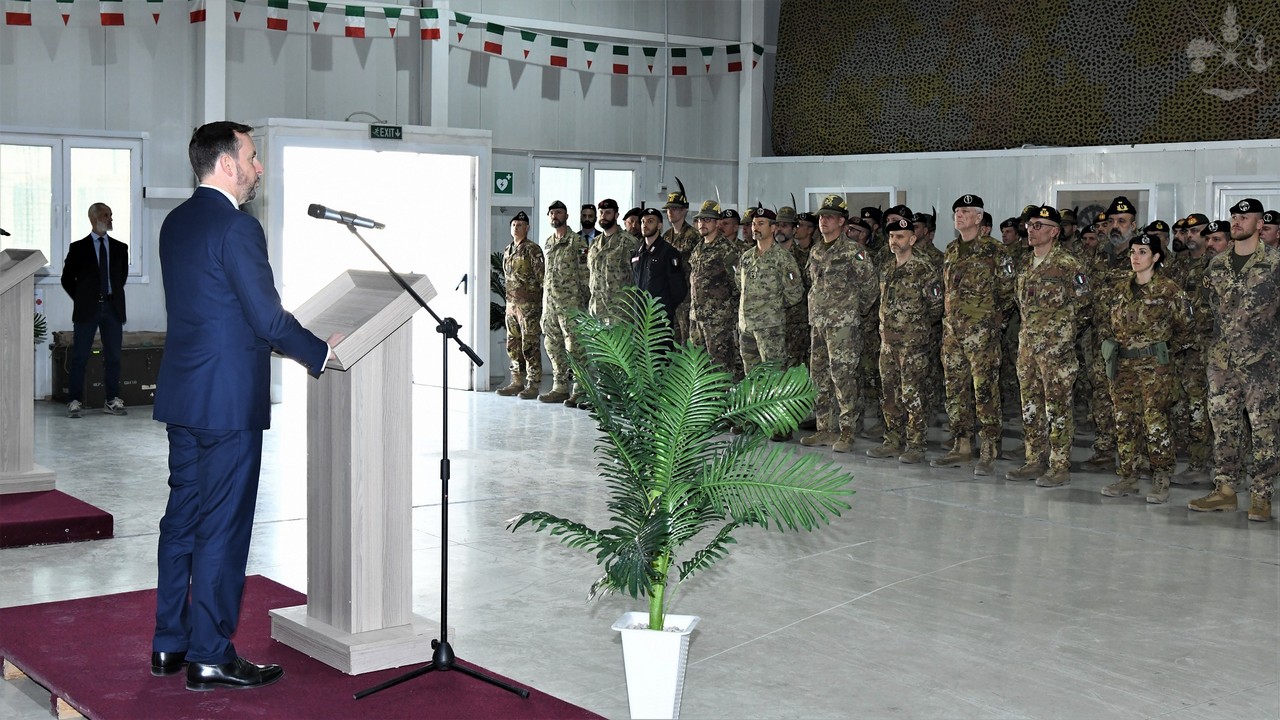 Erbil: il Contingente italiano riceve la visita dell’Ambasciatore Fontana Erbil: il Contingente italiano riceve la visita dell’Ambasciatore Fontana
