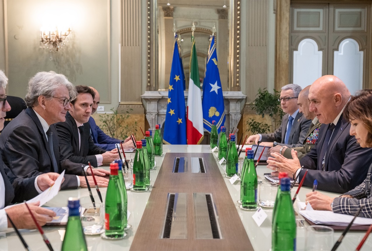 Il Ministro Crosetto incontra il Commissario UE per il Mercato interno Breton
Il Ministro Crosetto incontra il Commissario UE per il Mercato interno Breton