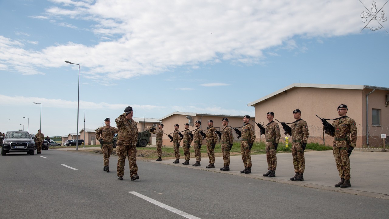 Il Magg. Generale Vergari visita il contingente italiano in Bulgaria
