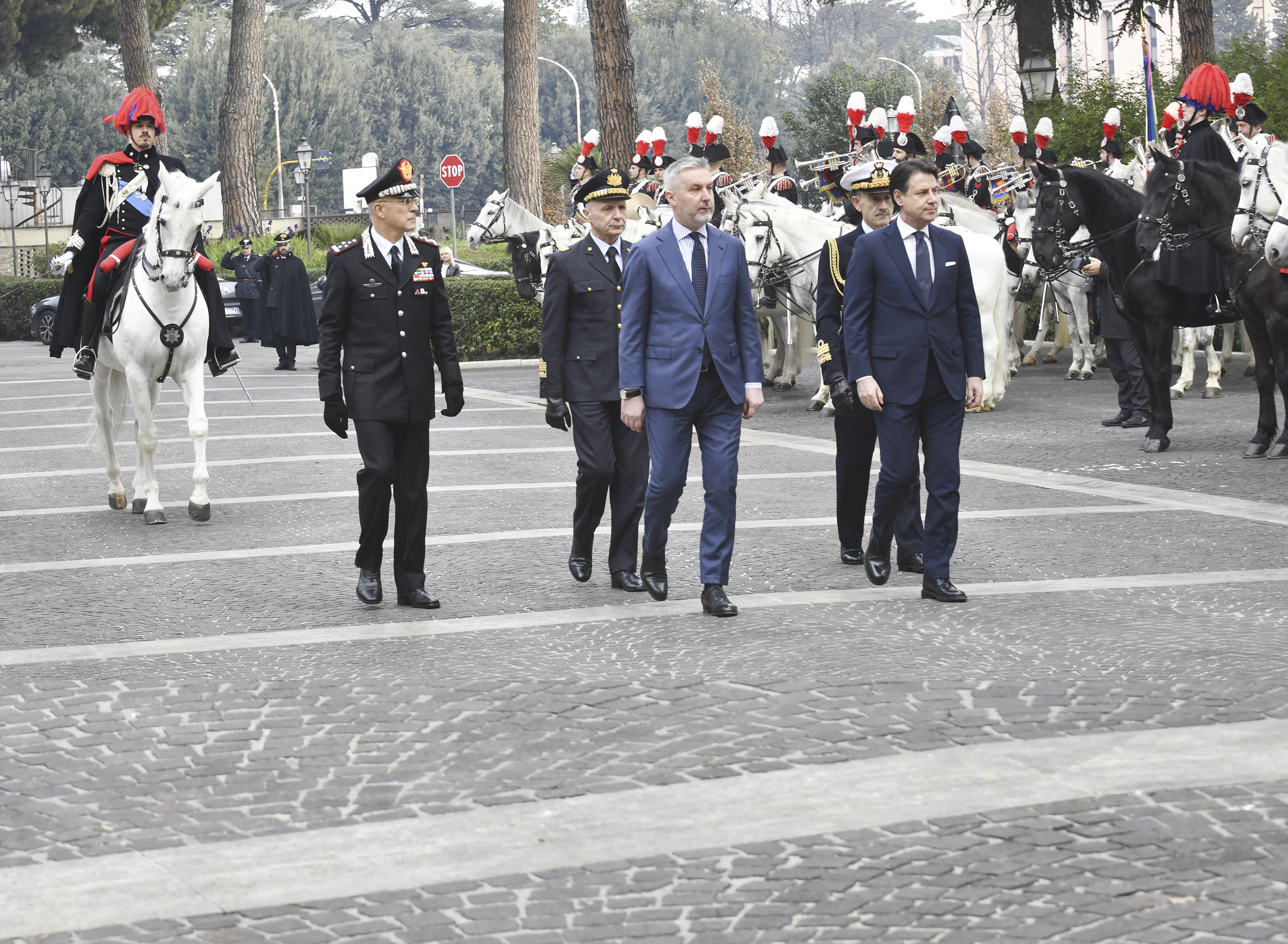 Il Ministro Guerini apre l’anno accademico della Scuola Ufficiali Carabinieri
Il Ministro Guerini apre l’anno accademico della Scuola Ufficiali Carabinieri