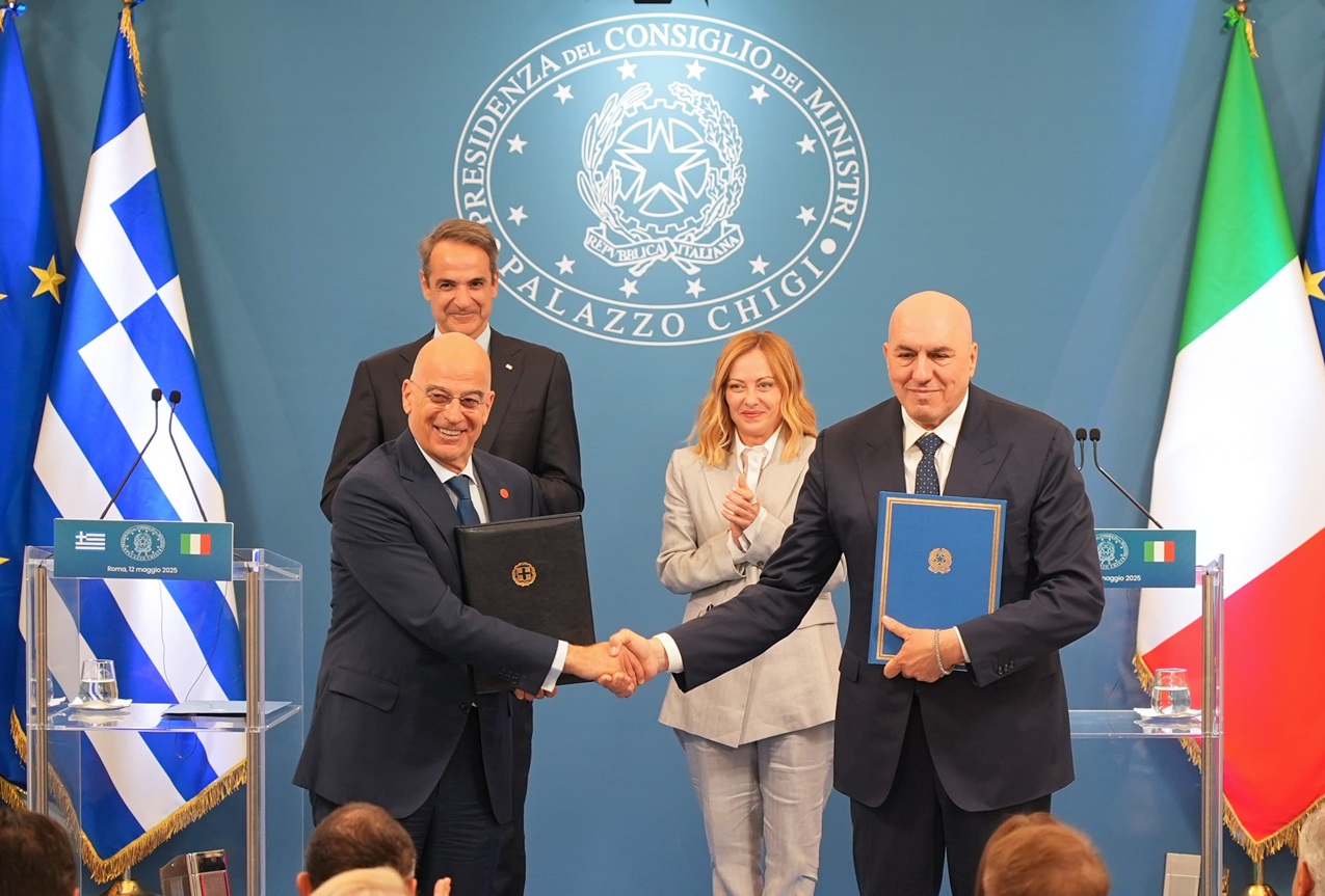 Vertice Intergovernativo Italia-Grecia: il Ministro Crosetto firma accordo con omologo greco Dendias Vertice Intergovernativo Italia-Grecia: il Ministro Crosetto firma accordo con omologo greco Dendias