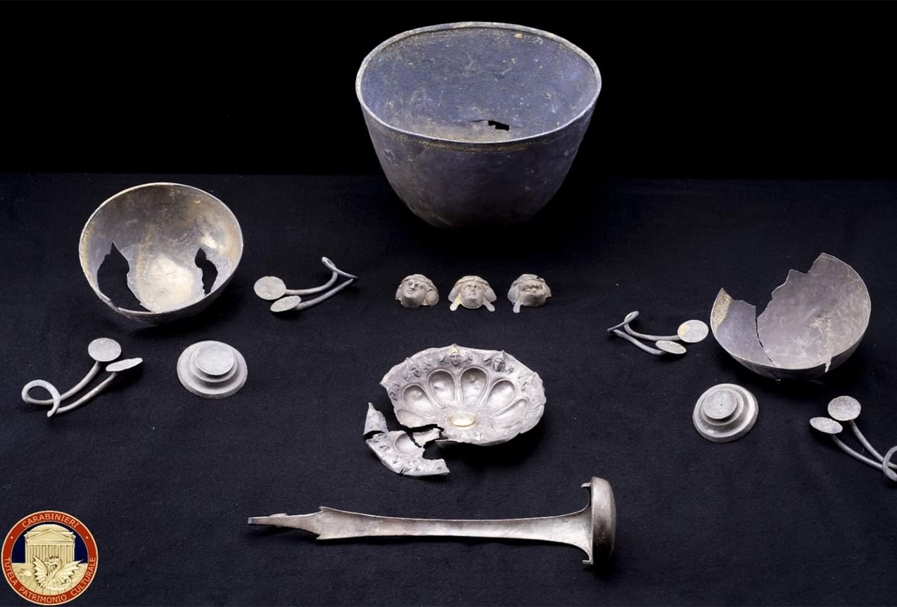 Carabinieri: Five silver pieces from the Morgantina Treasure retrieved Carabinieri: Five silver pieces from the Morgantina Treasure retrieved