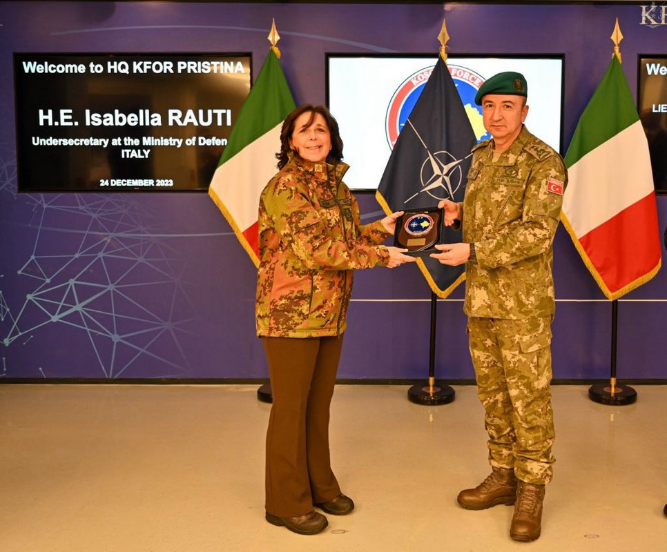 Kosovo: Sottosegretario Rauti trascorre il Natale con il contingente italiano
