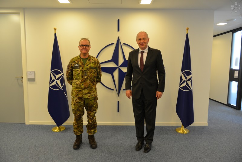 Il Generale di Divisione Angelo Michele Ristuccia a colloquio con il Vice Segretario Generale della NATO, Mircea Geoanã